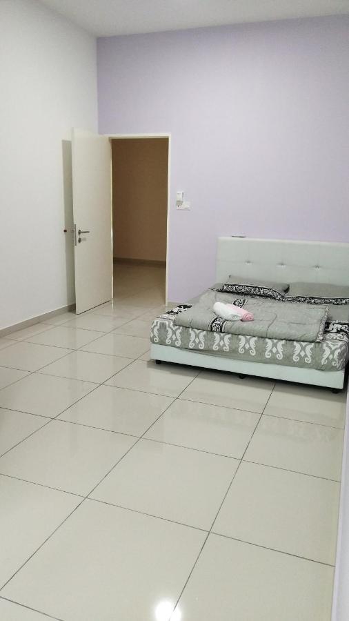Fangfei Vila *